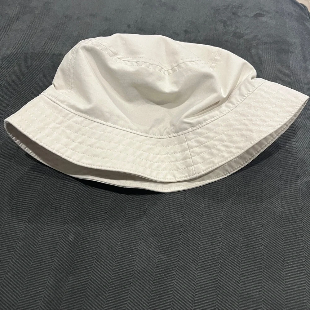 lululemon athletica women’s White Bucket Hat with Olive Pocket and Tan Trim